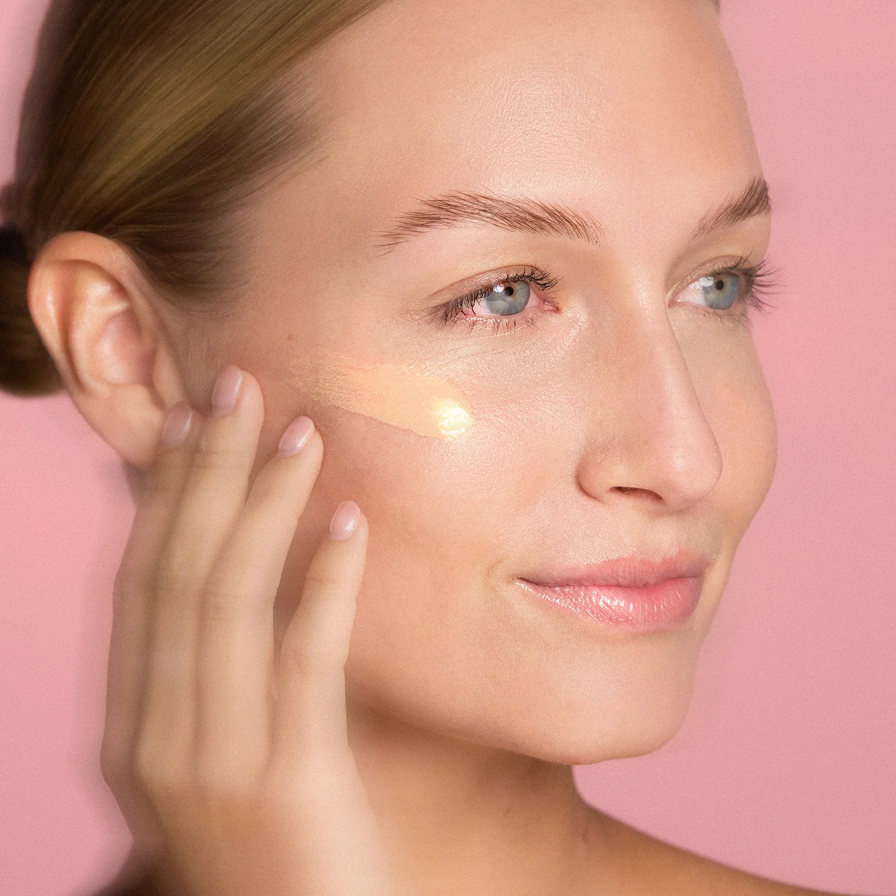 The Jojoba Company Illuminating Tinted Moisturiser SPF15 50ml - Light - Image 3